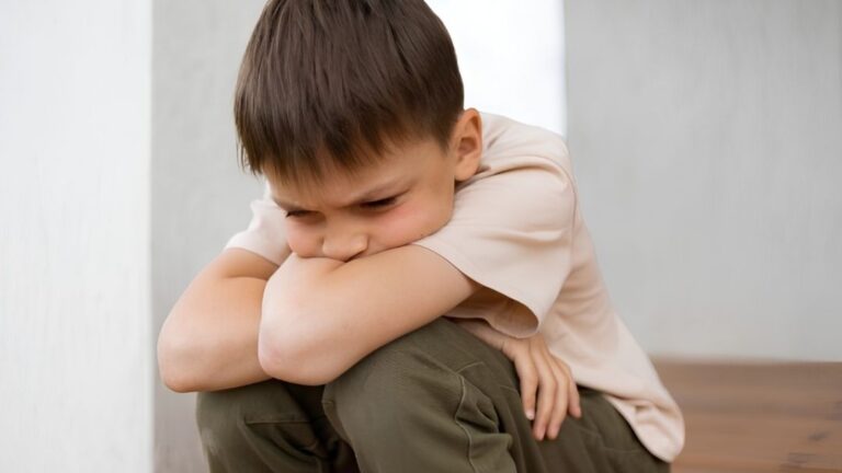 ¿Mi hijo es tímido o tiene dificultad para comunicarse?